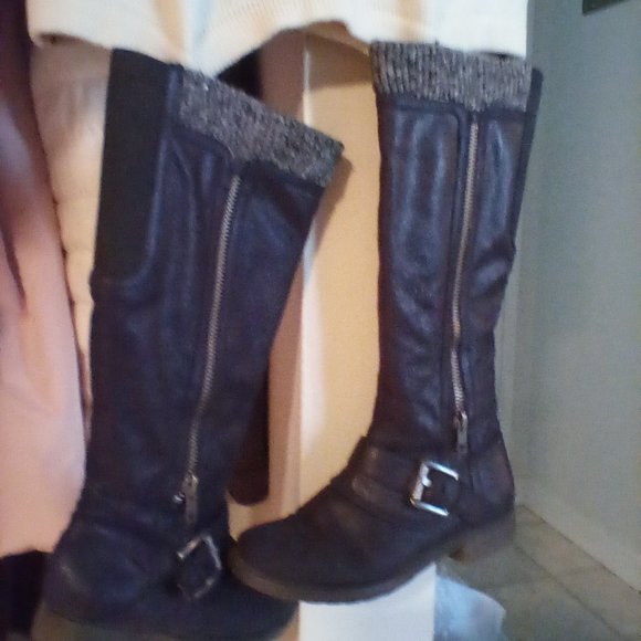 Cold--Par Sweater and Boots - Picture 3 of 4